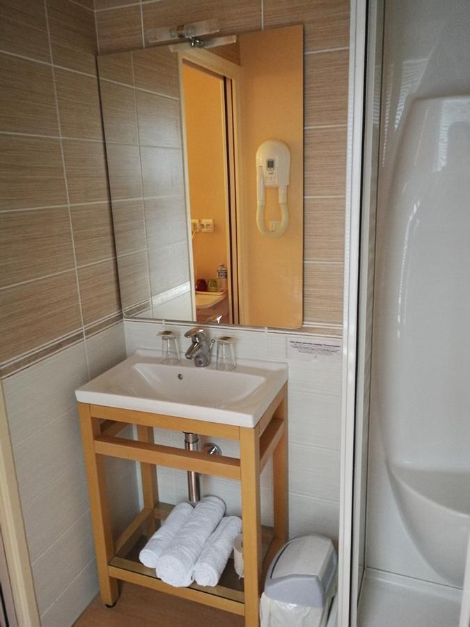 Le Relais De L'Argoat Hotel Belle-Isle-en-Terre ภายนอก รูปภาพ